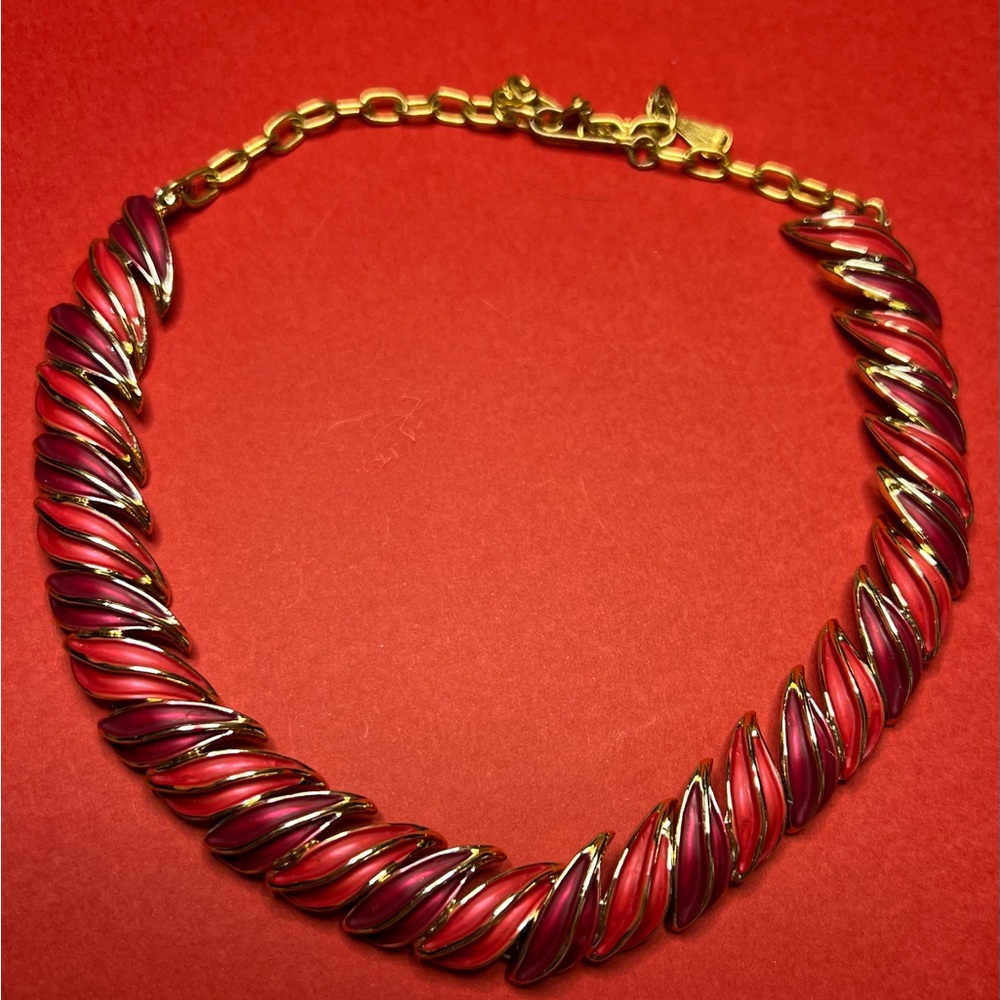 Vintage Karu Arke Red Tones leaves gold tone necklace. 11+” length